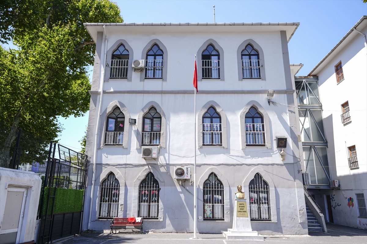 Kasımpaşa’daki tarihi komutanlık binası 120 yıldır ilkokul olarak kullanılıyor