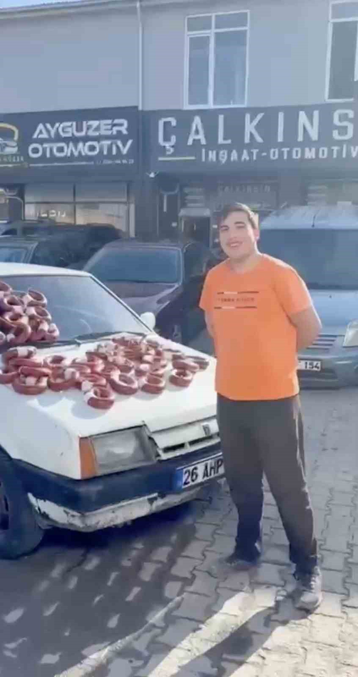 Eskişehir’de Galerici, 100 Kilo Dana Sucuğu Karşılığında 100 Bin TL’lik Lada’yı Takas Etti